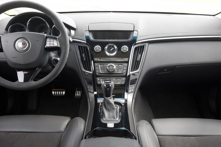  Cadillac CTS-V Coupe 2010 года  (фото 256 из 315)